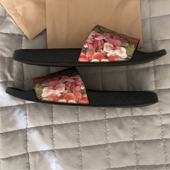 Authentic Gucci Bloom Slides - Picture 3 of 5